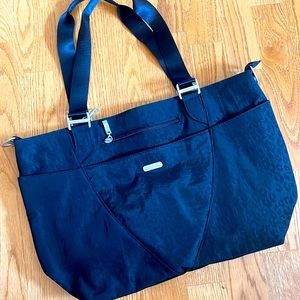 Baggallini Avenue Tote. Black cheetah emboss.